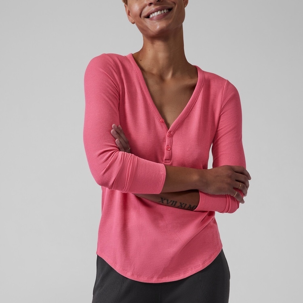 Athleta Womens Medium Dragonfruit Pink Wind Down Sleep Top